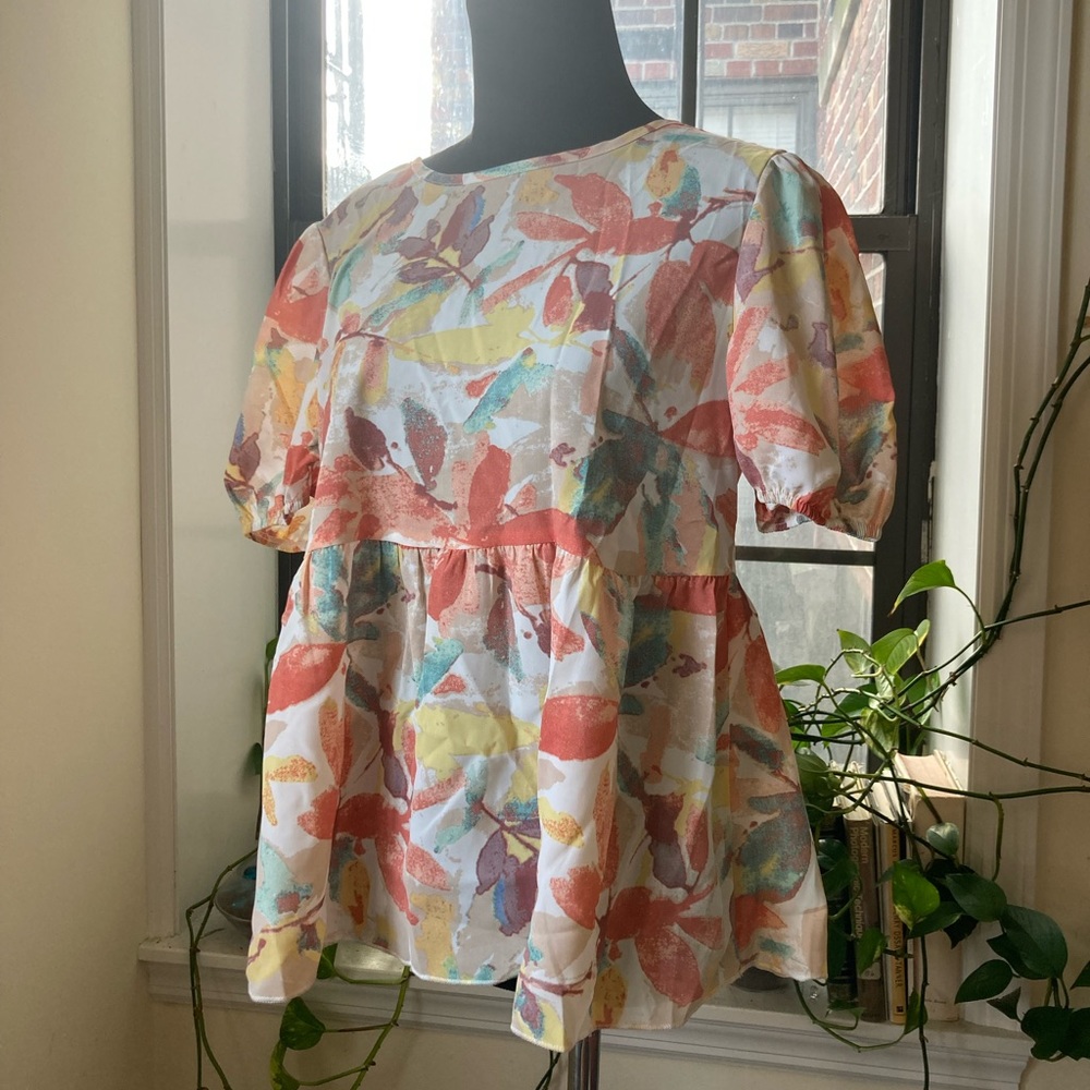 Brand new floral top by Shein. Baby doll waistline in size 4.